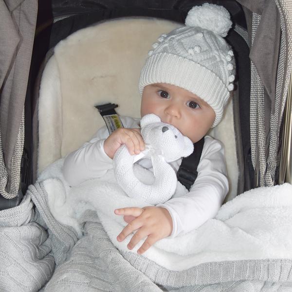 Baby-in-pram-white-rattle-grande