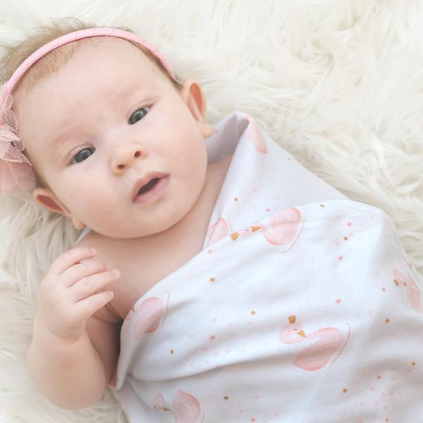 Baby-in-swan-swaddle-grande