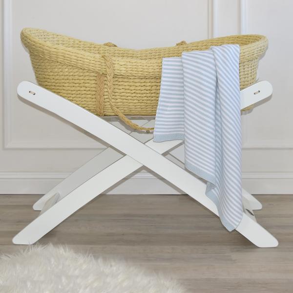 Blue-stripe-blanket-on-moses-basket-grande