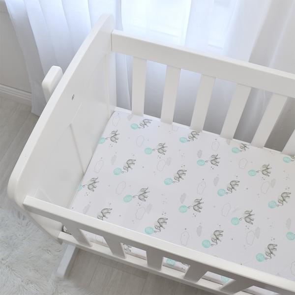 Dream-big-bassinet-sheet-on-bassinet-grande