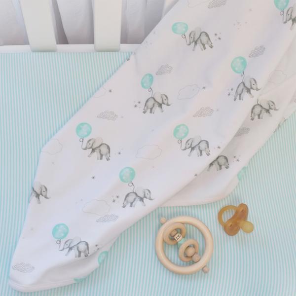 Dream-big-swaddle-wrap-and-bassinet-fitted-sheet-lifestyle-grande