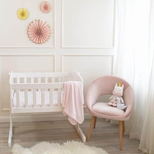 Living-textiles-swan-bassinet-lifestyle-1000px-grande