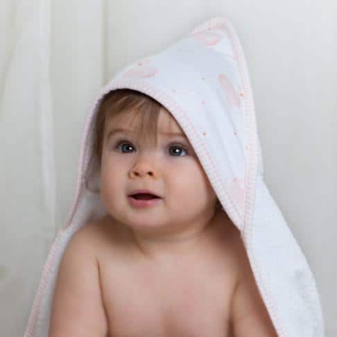 Swan-towel-baby-lifestyle-cropped-grande
