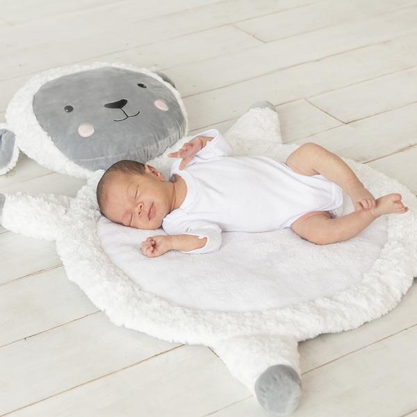 Cropped-baby-asleep-on-sheep-play-mat-web-grande