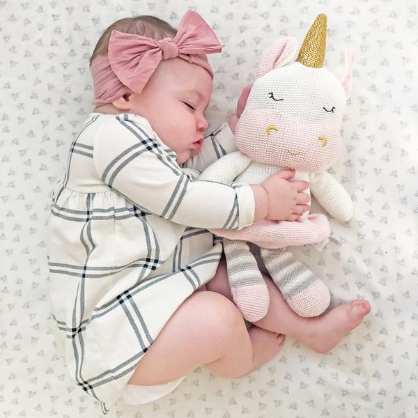 Knittedplushtoys-unicorn-223095-lifestyle3-2048x2048-49985c5f-bb15-4695-8629-54a346c8f77c-grande