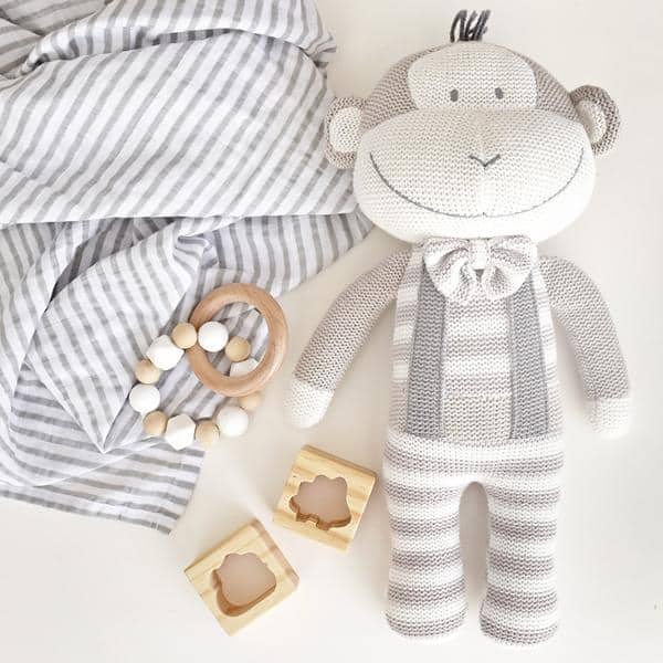 Max-the-monkey-softie-flatlay-grande